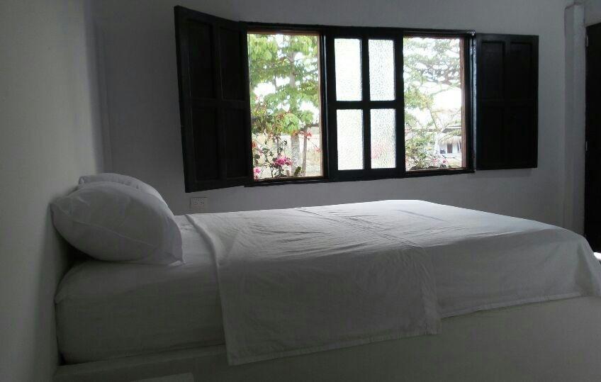 Palomino Breeze Hostal מראה חיצוני תמונה